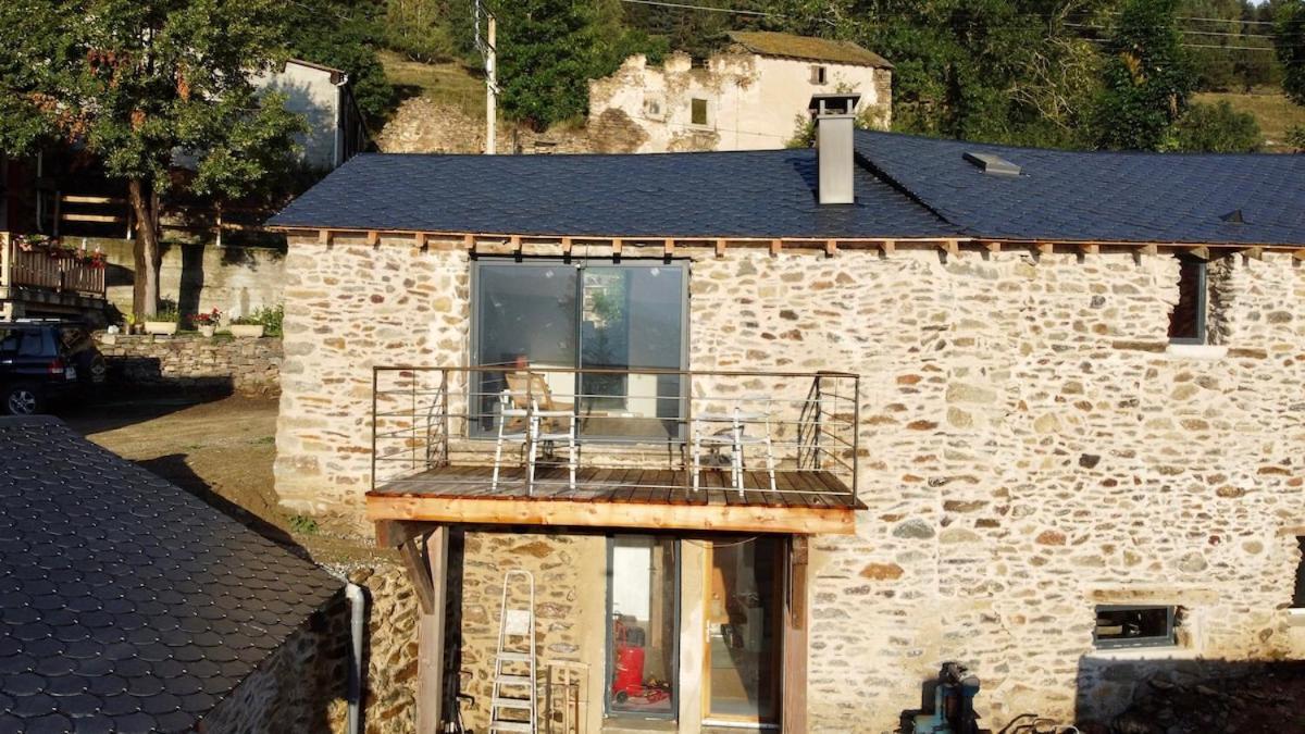 La Petite Bergerie En Pierre Surplombant Le Lac Real Екстериор снимка
