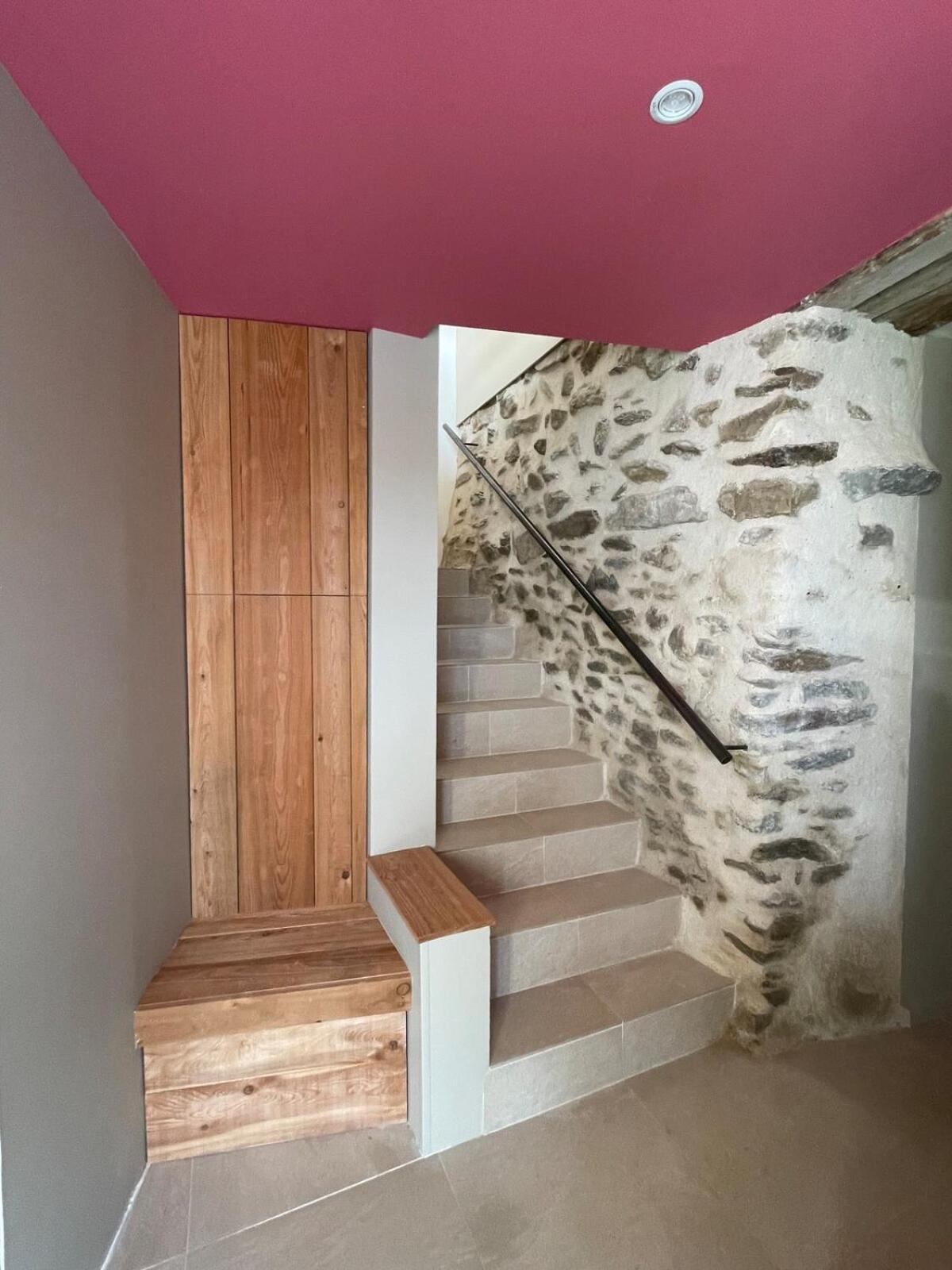 La Petite Bergerie En Pierre Surplombant Le Lac Real Екстериор снимка